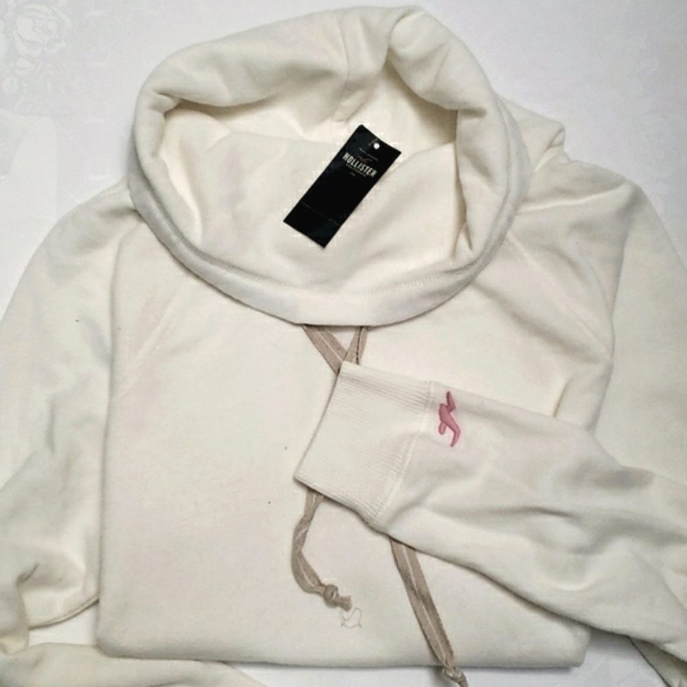 New Hollister Turtleneck Sweatshirt Size L